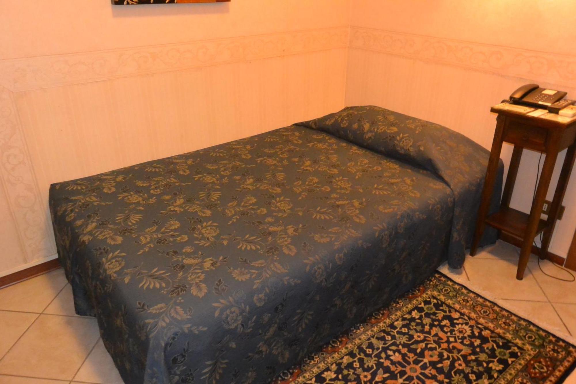 Hotel Italia City Center Mantova Kültér fotó