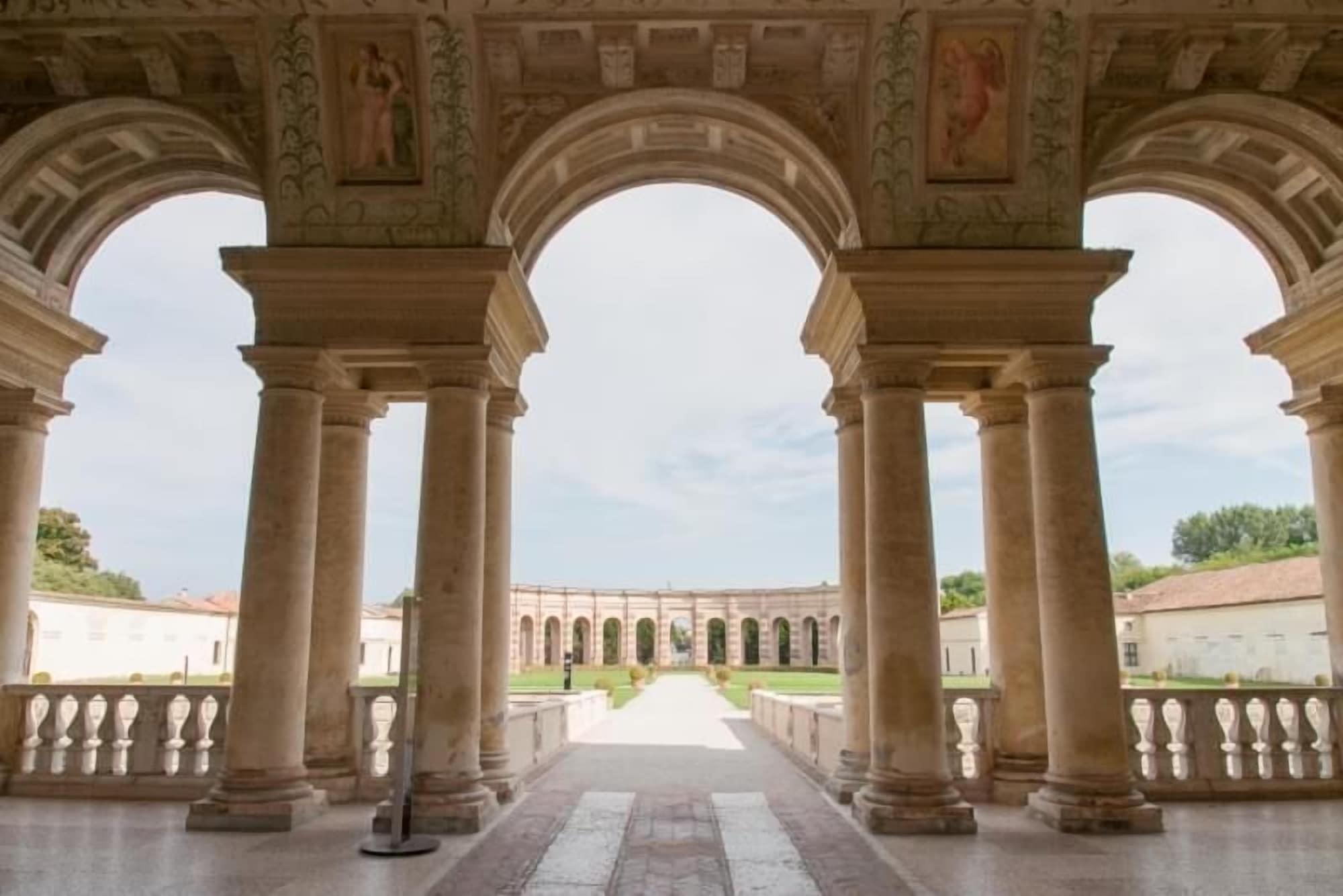 Hotel Italia City Center Mantova Kültér fotó
