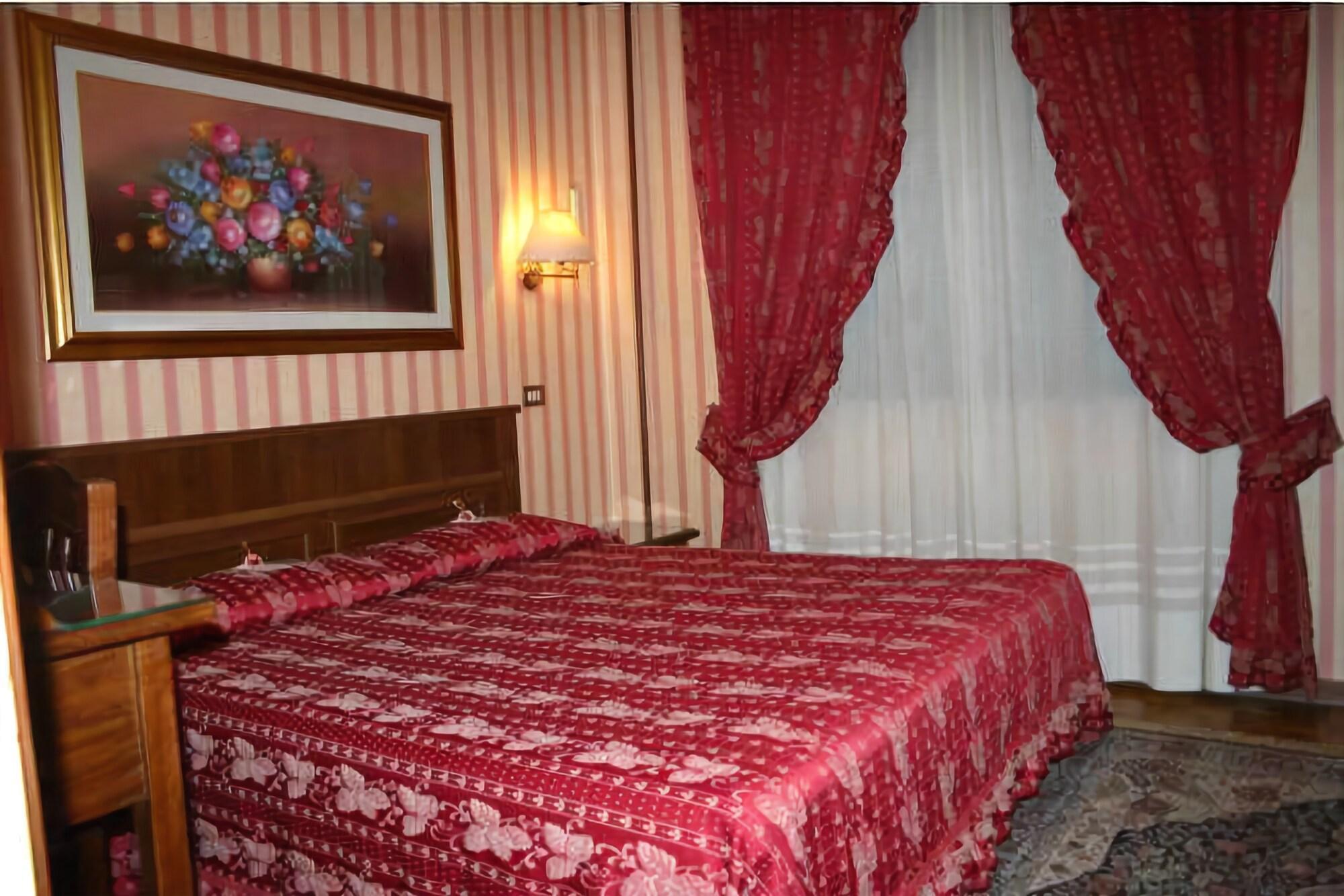 Hotel Italia City Center Mantova Kültér fotó